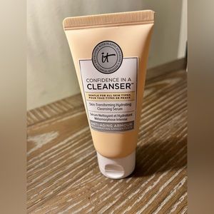 IT cosmetics Confidence in a Cleanser Brand with seal.